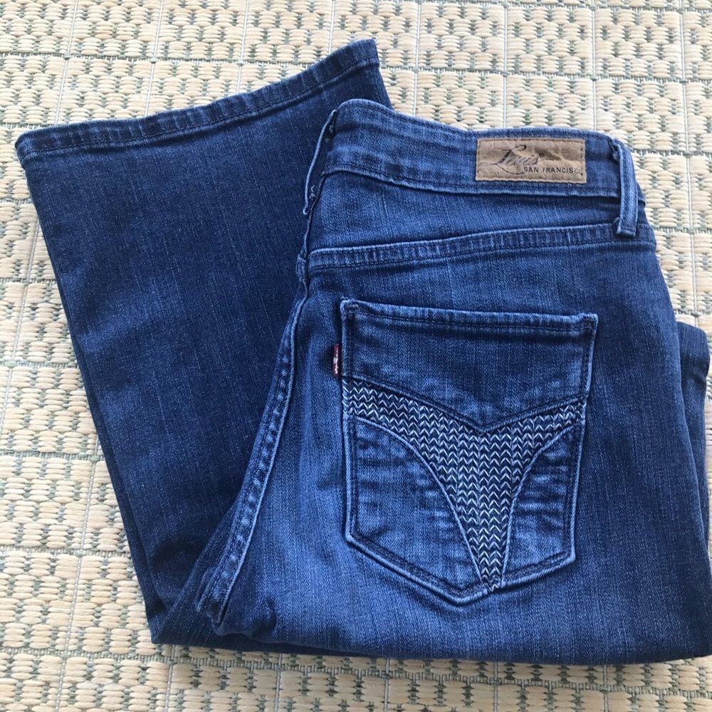 - Levi’s Bootcut Jean with embroidered pockets Size 8/29 - Picture 2 of 9